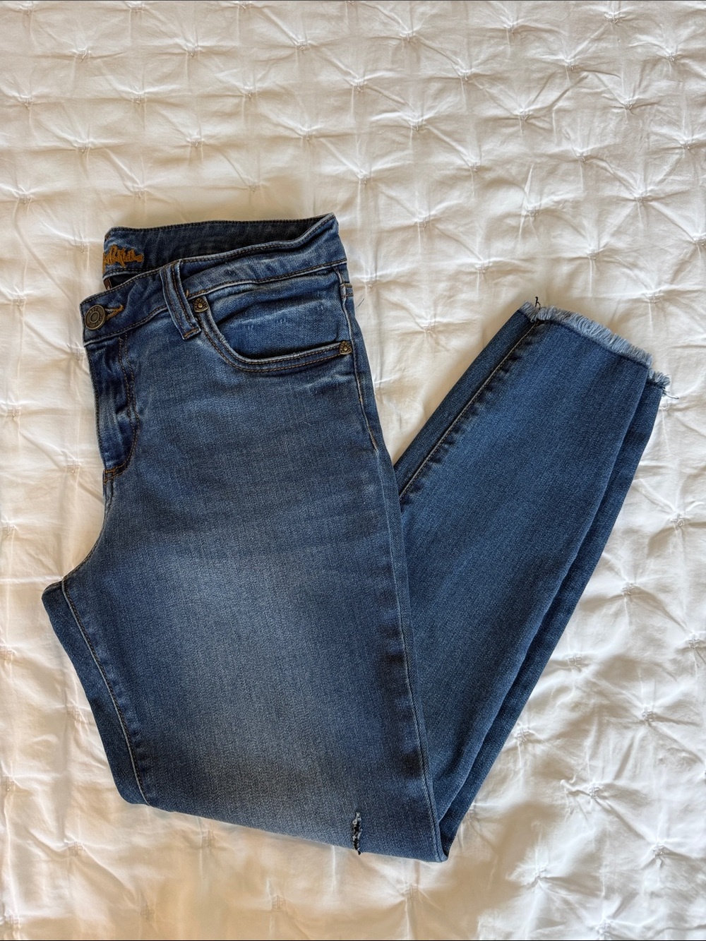 Kit From The Kloth size 10 Women's Dark Blue Cropped Ankle distressed